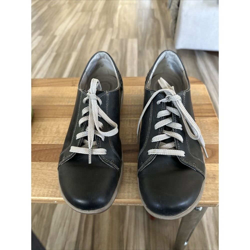 Women’s Shoes. Size 8